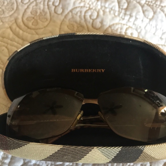 ❤️Burberry sunglasses❤️ - Picture 2 of 8